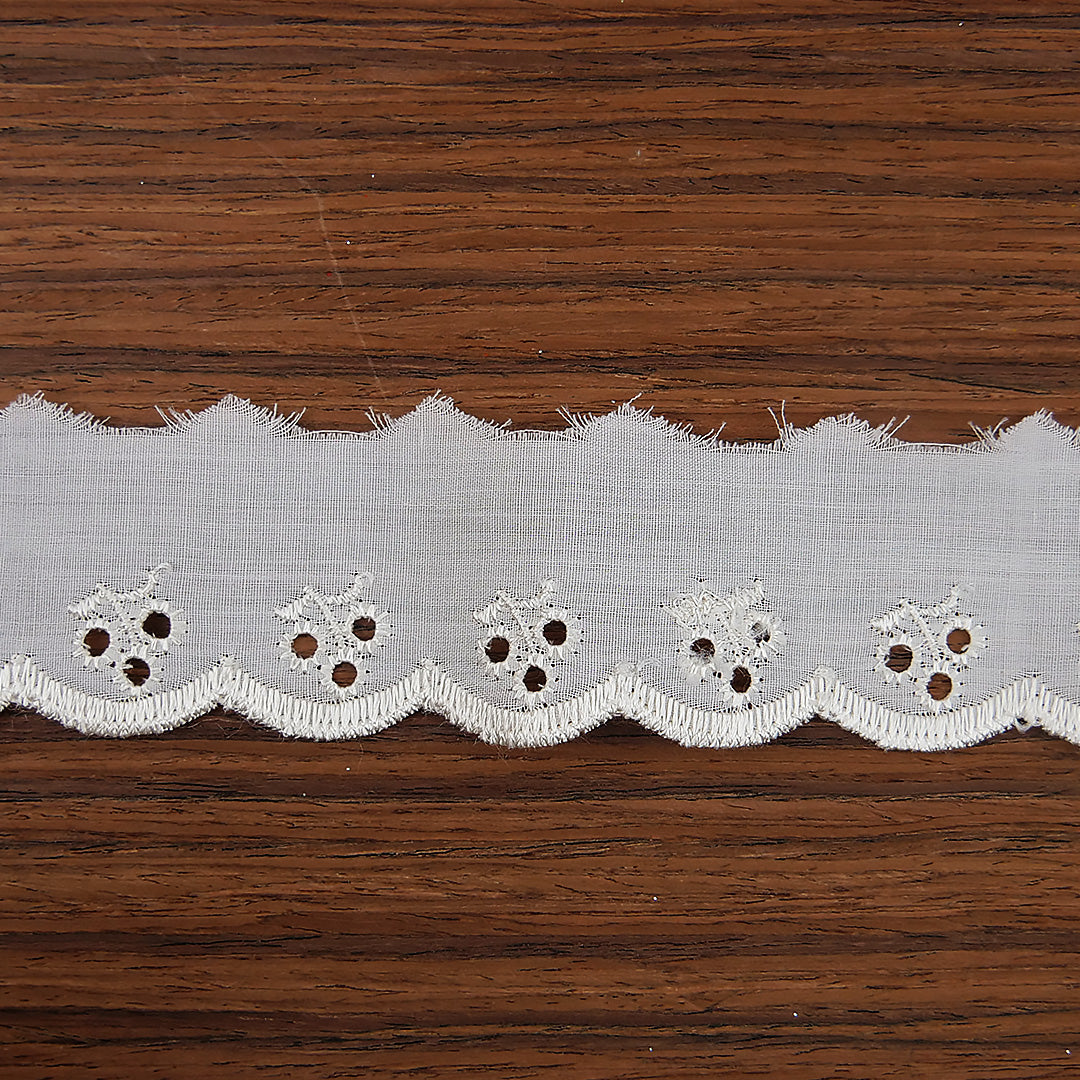 Broderie Anglaise Trim Cherry Design 1.5" wide Ivory 27.4 metre cards