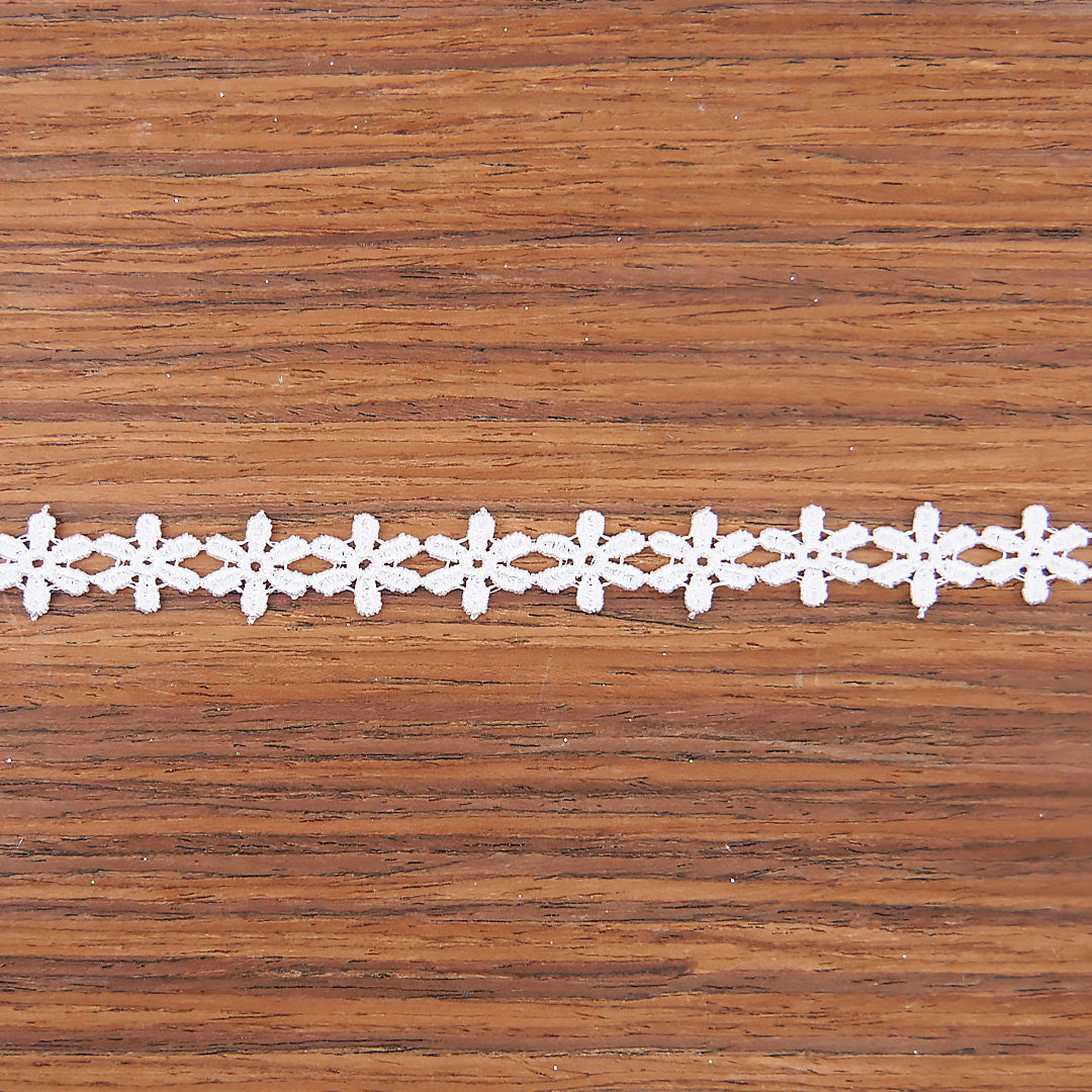 Guipure Daisy 1/2" wide White 27.4 metre cards