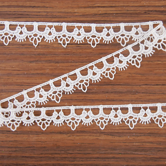 Guipure Trim 1" wide Ivory 27.4 metre cards