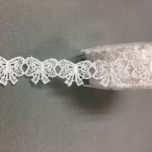 Guipure Bow Trim 3/4" wide White 50 metre cards