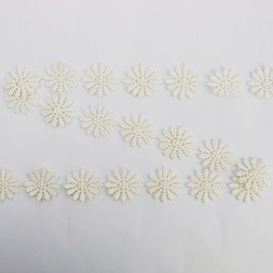 Guipure Daisy 1" wide Ivory 50 metre cards