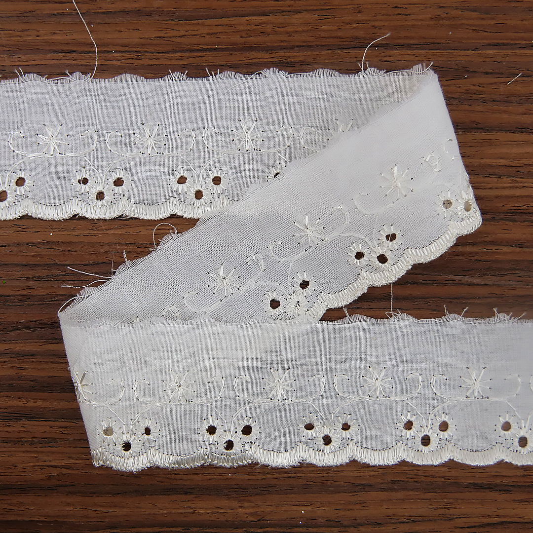 Broderie Anglaise Trim Floral Design 1.5" wide Ivory 54.8 metre cards