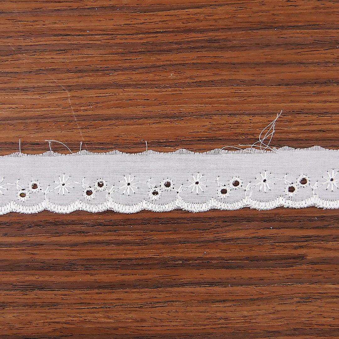 Broderie Anglaise Trim Floral Design 1" wide Ivory 27.4 metre cards